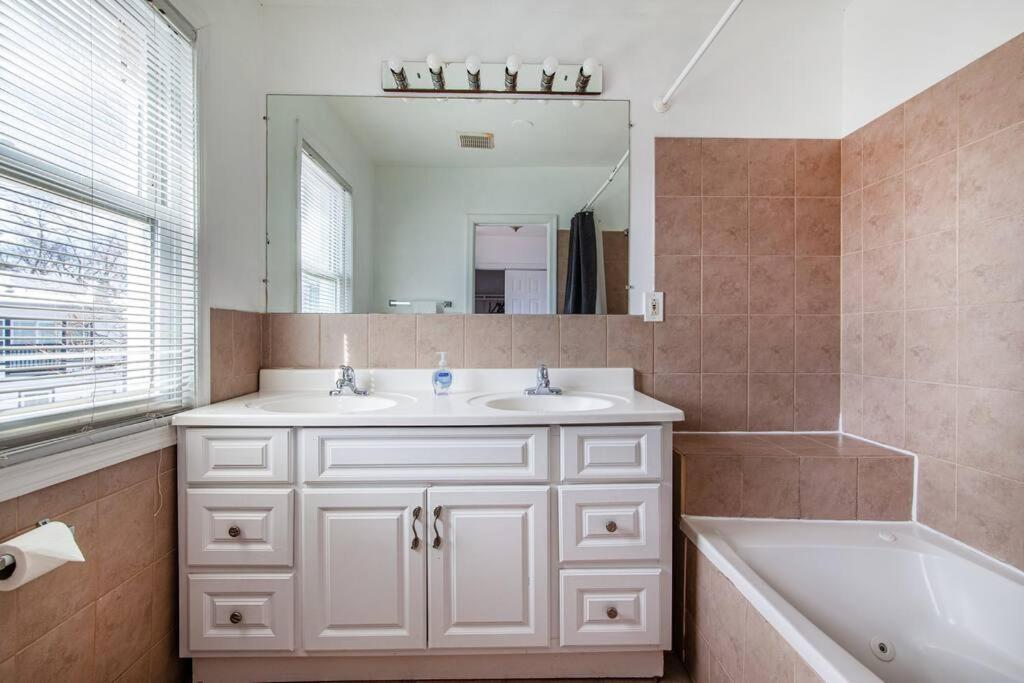 Relaxing, Spacious, Private, Walkable In Petworth! Washington Exterior foto